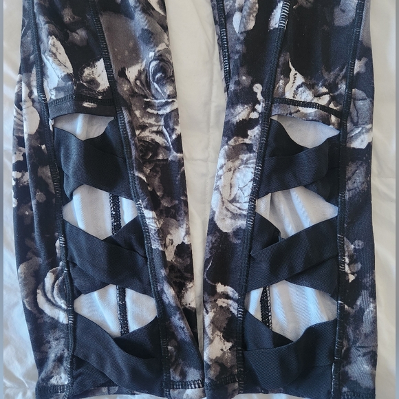 Capri Leggings - Picture 3 of 3